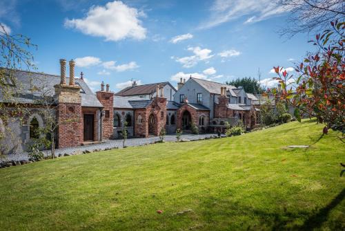 Ballynahinch Bed & Breakfast | Heathfield Hall, Hillsborough - The Reflectory