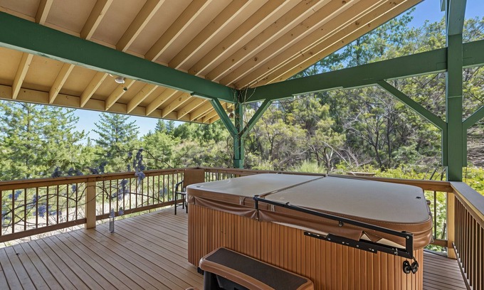 Groveland House | Heavenly Hilltop - 3-Level Home with Game Room by Yosemite Region Resorts