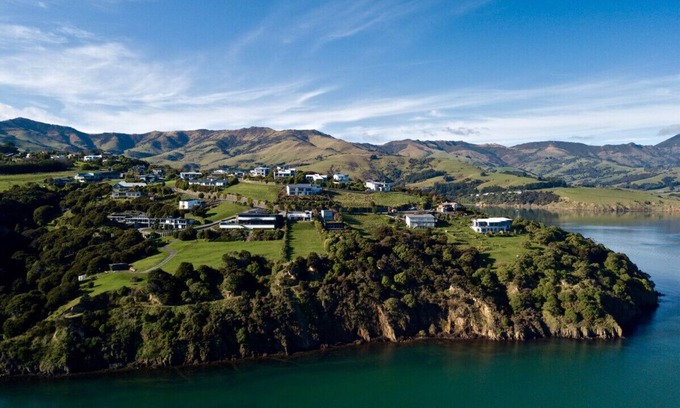 Robinsons Bay Cottage | Hector's Tiny House - Akaroa Holiday Home