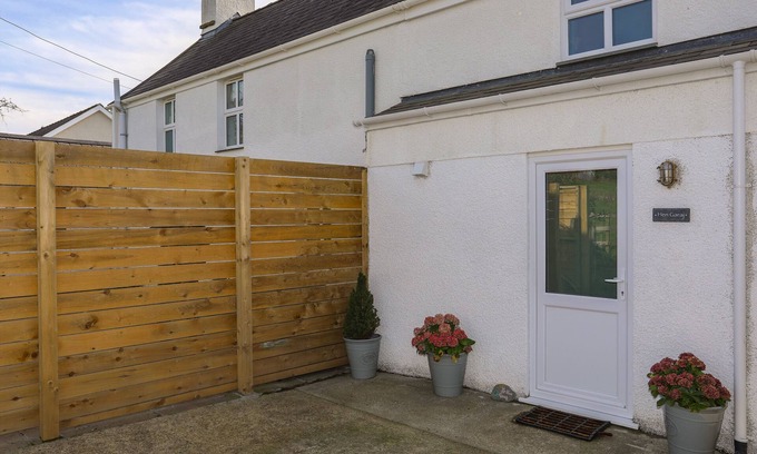 Mynytho Cottage | HEN GAREJ, pet friendly, with a garden in Llanbedrog