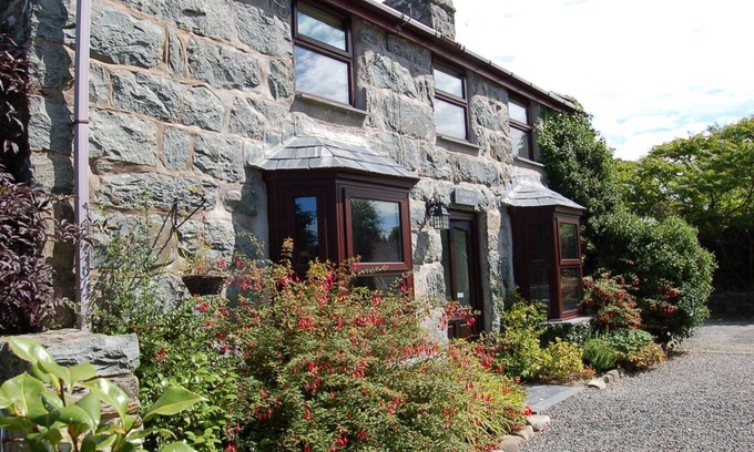 Talybont Cottage | Henborth Mawr Cottage in Talybont