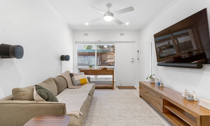 Henley Beach Apartment | Henley Beach Retreat
