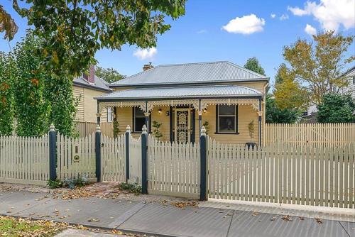 Bendigo House | Heritage Cottage in the heart of Bendigo