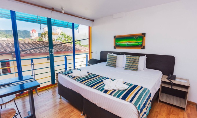 Guatape Hotel | Hermosa Habitación Superior Doble En Guatape