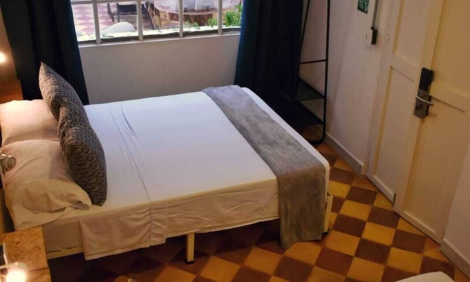 La Candelaria Hotel | Hermosa Habitacion Basica Cuadruple En El Sector De La Candelaria - Medellin