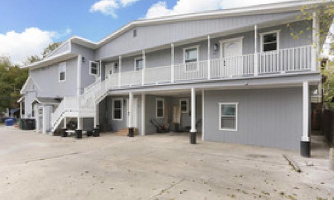 Alta Vista Apartment | Hess St