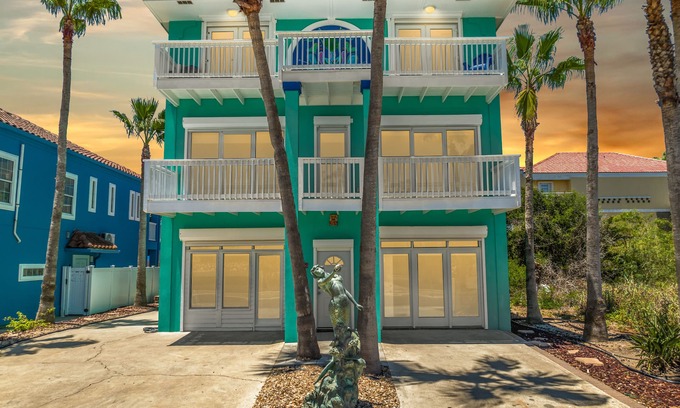 South Padre Island House | HGTV Las Sirenas Luxury Beach House Only Steps to Beach! Best Location, Walkable