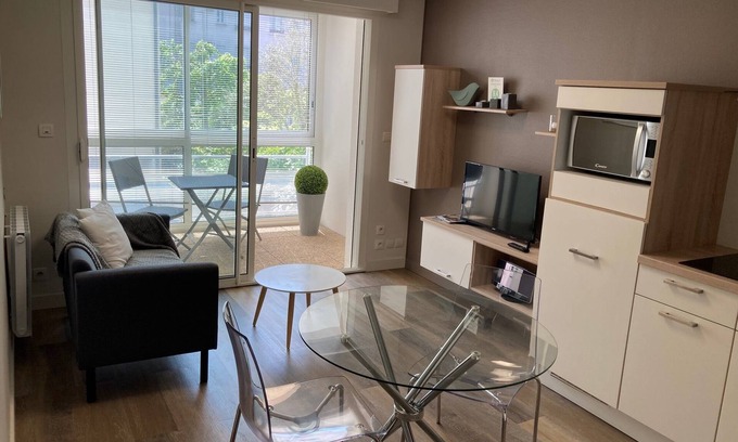 La Rochelle City Centre Apartment | Hibiscus 3* cosy, in the heart of the old port, terrace - wifi, no car needed