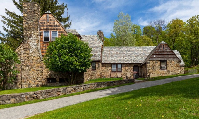 Fishkill House | Hickory on Willow Lake