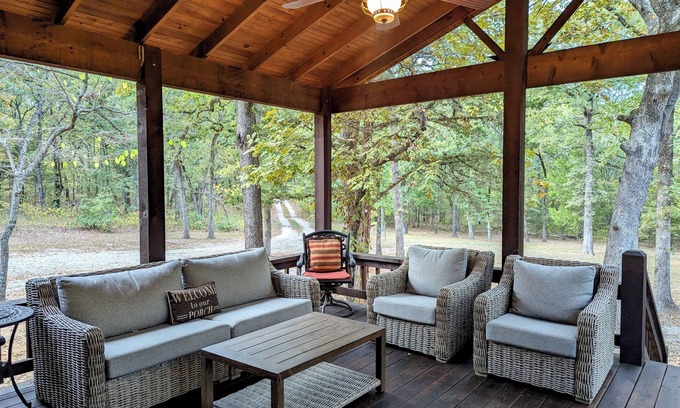 Kingston Cabin | Hidden cabin on private FORTY ACRE woods with 3 bedrooms, near beach and marina!