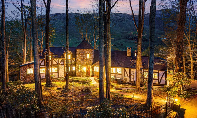 Banner Elk Other | Hidden Castle: Secret Rooms, Sleeps 20, Hot Tub
