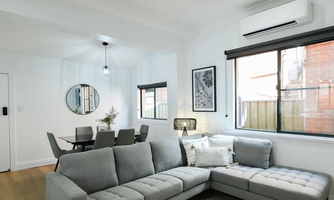 Dubbo Apartment | Hidden CBD Gem - Sleek & Stylish, Sleeps 5