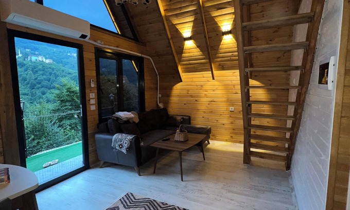 Yomra Cottage | Hidden Garden Bungalow