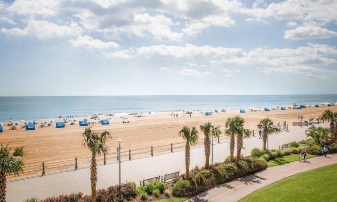 Fentress Apartment | "Hidden Gem overlooking "Coffee Shop" 20 mins from Beach-Pet Friendly