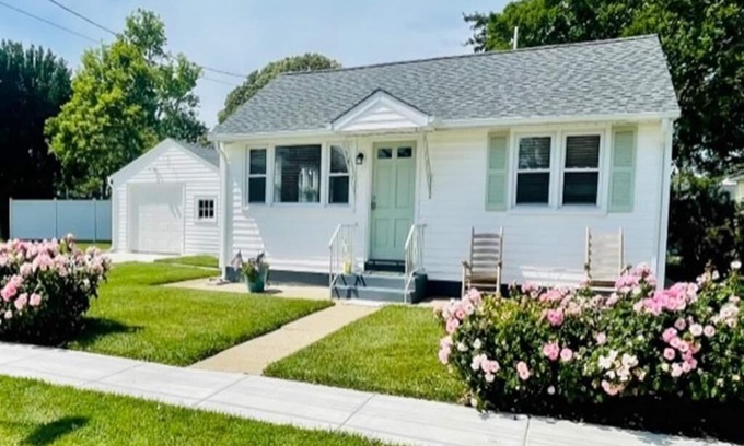 North Cape May House | Hidden Hideaway in North Cape May Short Walk To Bay (2 Bedrooms/1 Bathroom)