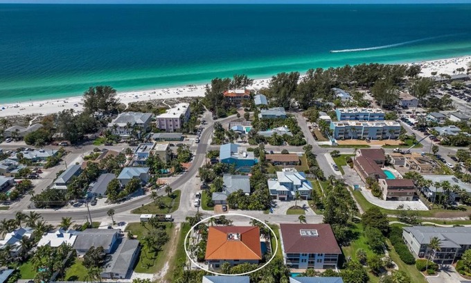 Holmes Beach House | Hidden Pearl home