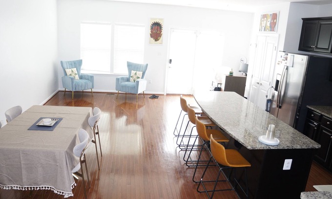 Glen Burnie House | HiddenParadise in Scenic community, mins to attractions & WaterFront. Sleeps 9