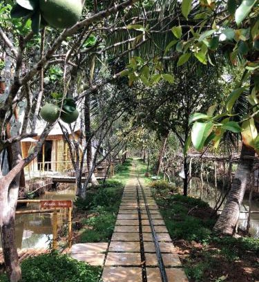 Ben Tre Hotel | Hide Away Bungalows in Ben Tre City