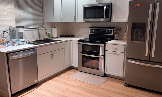 Lincoln House | Hideaway Haven-Charming 3-bed townhome with WiFi and AC in wonderful Lincoln.