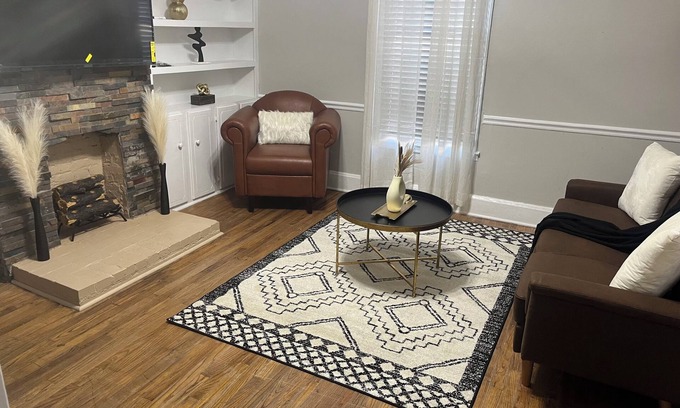 North Nashville House | Hideaway in this cozy home in North Nashville near downtown.