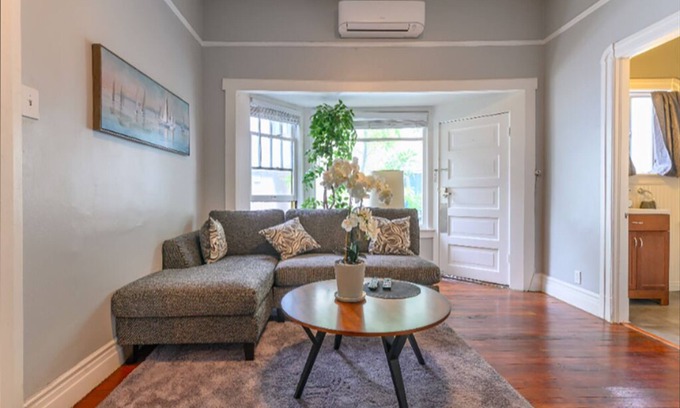 Pasadena Apartment | High Ceiling, Cozy 1BR in the Central of Pasadena, Walk to Markets and Resturant