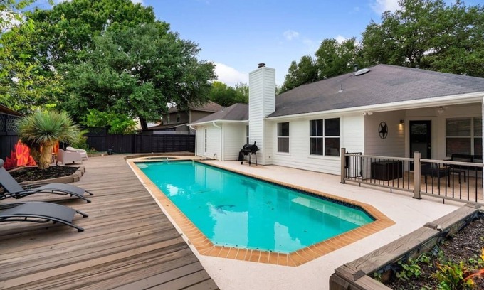 South Creek House | High End Design Home with Pool & Hot Tub Gameroom