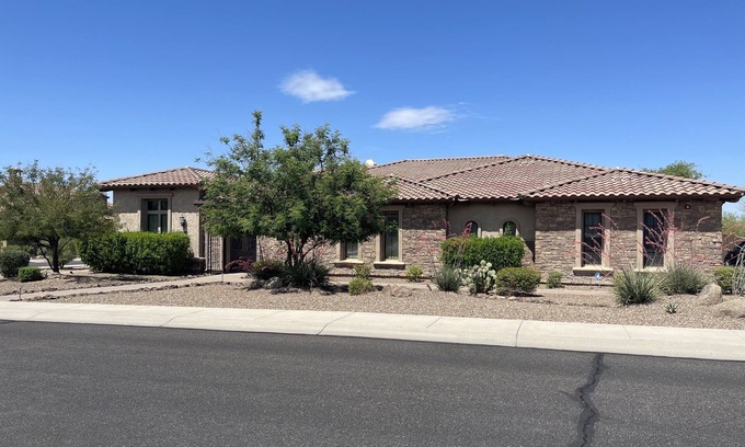 County Island House | High End Villa w/Pool, Spa & Putt -Close to Scottsdale and Toto National Forest
