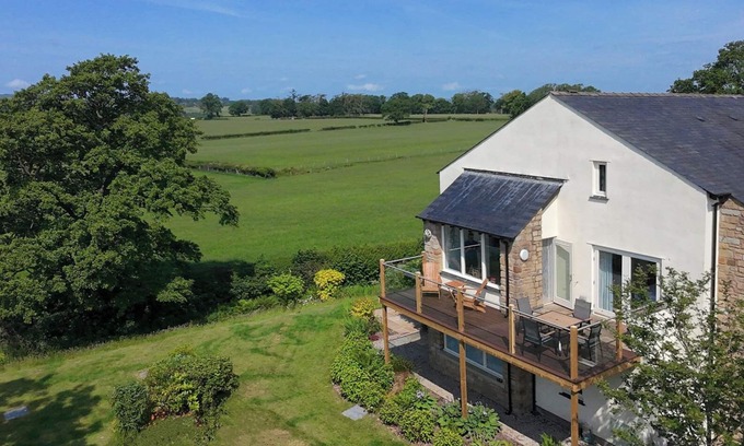 Kirkby Lonsdale House | HIGH VIEW MEADOWS, family friendly in Kirkby Lonsdale