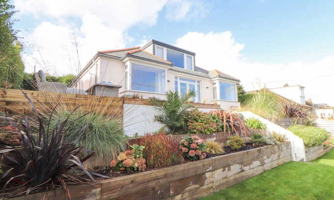 Perranporth House | HIGHER BOLENNA, pet friendly, country holiday cottage in Perranporth