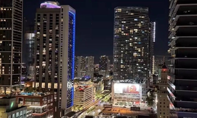 Downtown Miami Condo | Highrise condo in fantastic Miami with breath taking views min to cruises