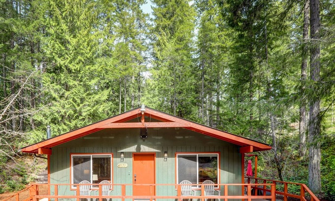 Hoodsport Cabin | Hiker's Retreat, NEW Hot Tub & FirePit, EV Charger