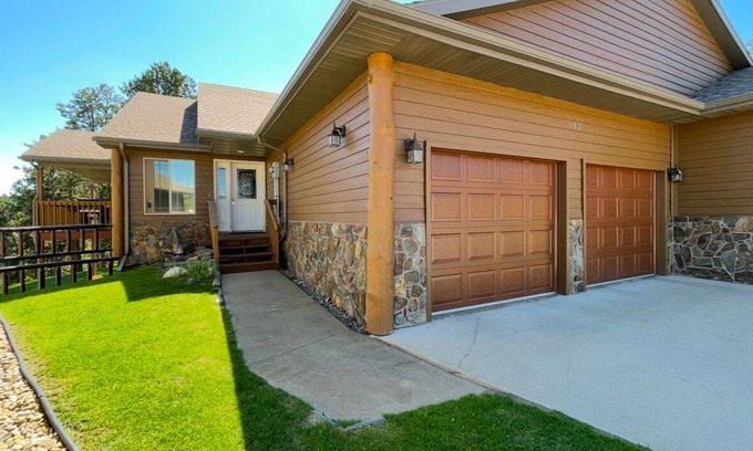 Hill City House | Hill City! Centrally located to Black Hills attractions.