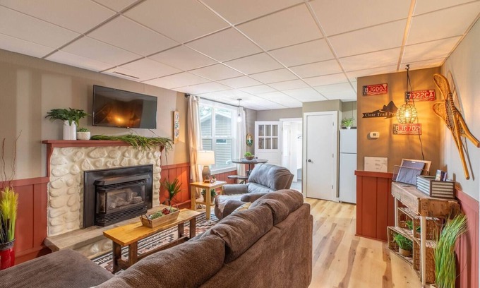 Minocqua House | Hill Hideaway – Pet-Friendly, Mid-Term Lake Retreat