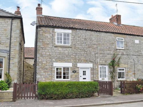 Sinnington House | Hill View Cottage