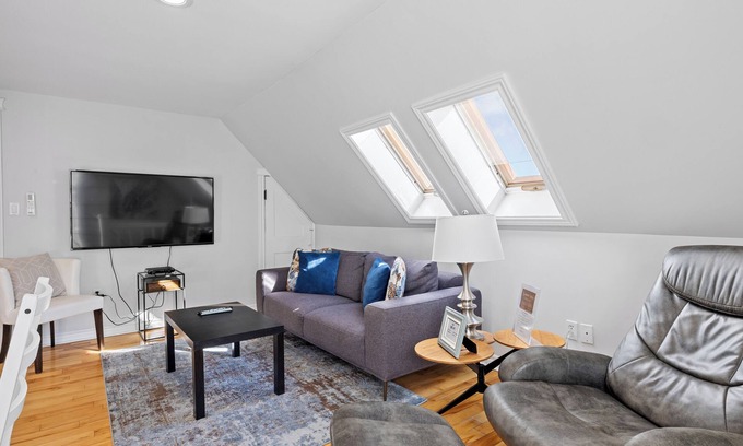 Charlottetown Apartment | Hillsborough St Suites King Suite Downtown Chtown