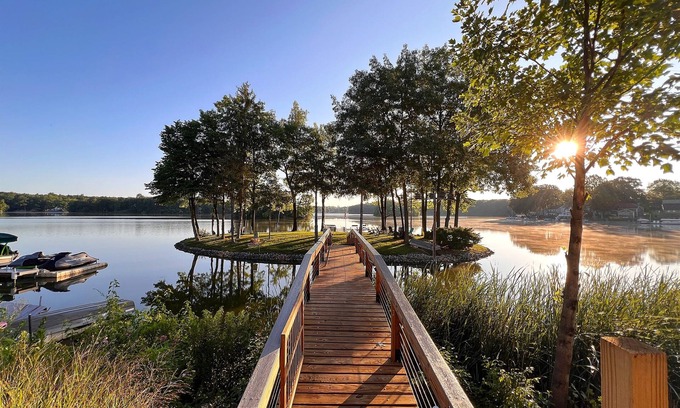 Rome City House | Hilltop Haven 5BR Lakefront Oasis – Private Island, Hot Tub, Kayaks & Pool Table