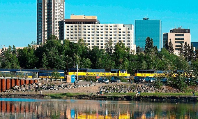 Downtown Anchorage Hotel | Hilton Anchorage