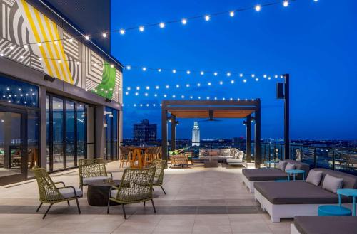 Capitol District Hotel | Hilton Garden Inn Austin University Capitol District