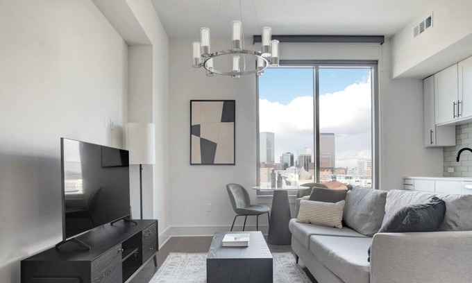 Civic Center Apartment | Hip Golden Triangle Studio w/ Gym & Pool near Capitol Hill, by Blueground