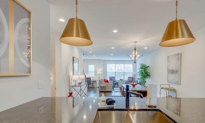 Urbandale Nations House | Hip Nashville Group Stay: Ensuite, Parking, Fun!