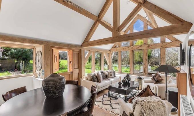 Chipping Campden House | Hiron's Piece and Honeysuckle Cottage