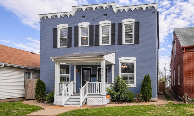 St. Charles Historic District House | Historic 4‑BR Farmhouse Steps to Main Street