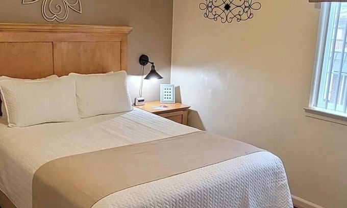 Salem Apartment | Historic Charm, Modern Comforts.
