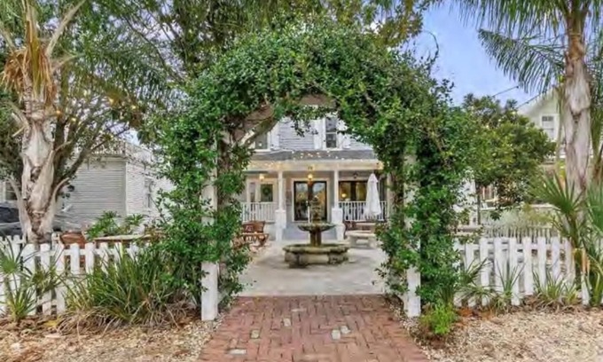 St. Augustine House | Historic District Home close to everything