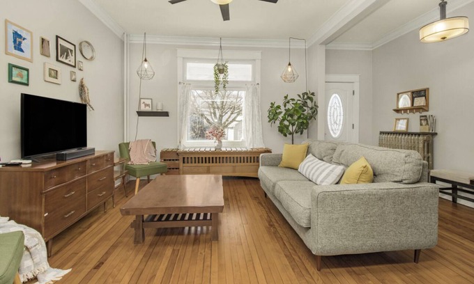 Capitol House | Historic Home with Modern Amenities walkable to Downtown