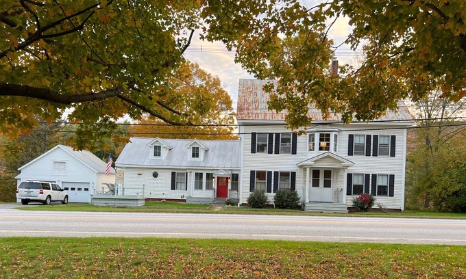 Bridgewater House | Historic riverfront Booth House - 7 bedrooms & 5 baths, 6 acres close to slopes!