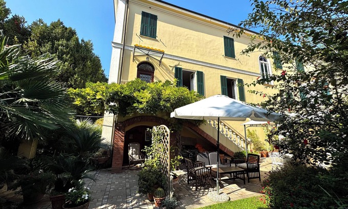 Vallecrosia Apartment | Historic Villa I Garden | Sea 5 min | 6 guests I Private parking