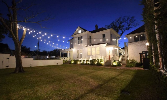 Greater Heights House | Historic Yale House 5/3.5 @ Houston Heights