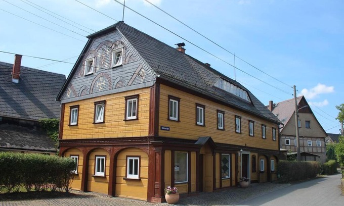 Grossschoenau Apartment | Historische Blockstube anno 1763 - Romantisches Studio-Apartment mit Infrarot-Sauna