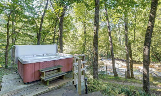 Hiawassee House | Hiwassee River Gem w/Huge Decks: Great for Groups
